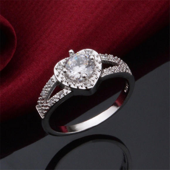 Love Heartl Silver Plated Crystal Ring - Picture 4 of 6